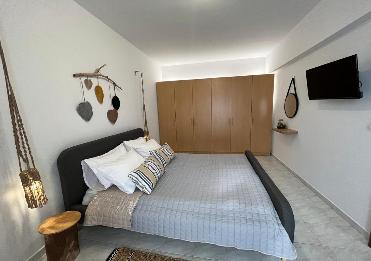 Swallow'S Nest Apartment Paradisi  ภายนอก รูปภาพ